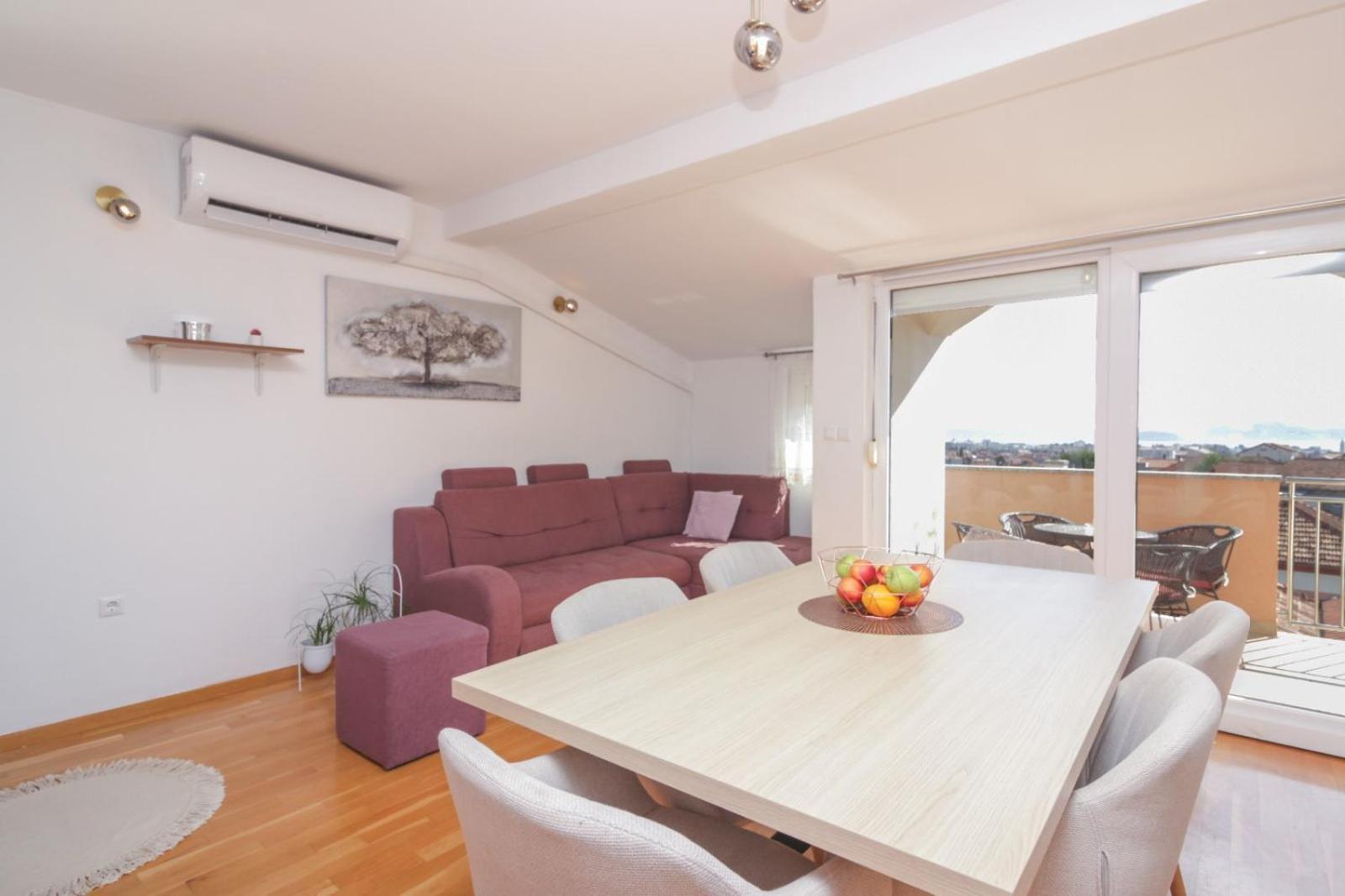 Apartment Lara *