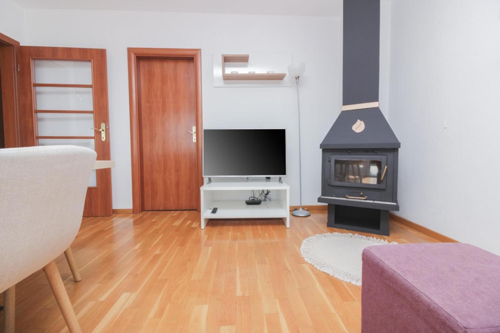 Lara Apartment *