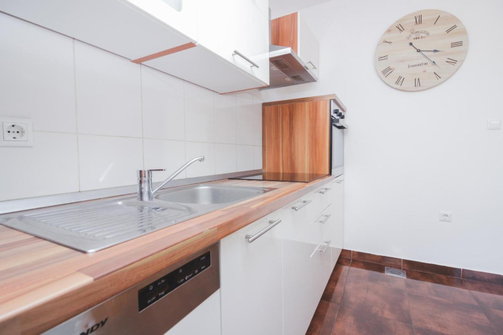 Lara Apartment